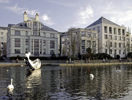 Tegeler Hafen mit IBA-Bauten und Humboldt-Bibliothek