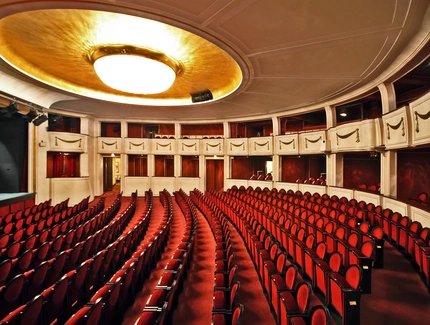 Teatro y comedia en la Kurfürstendamm