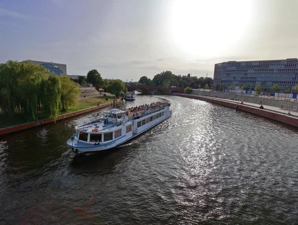 Schifftour im Zentrum Berlins mit Stern und Kreisschiffahrt