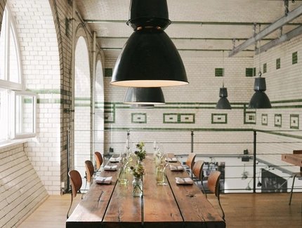 Restaurant Eins44 in einer ehem Industriehalle