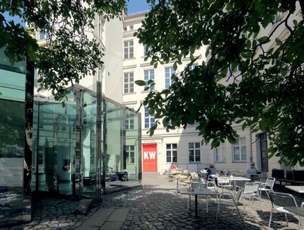 Photo: court of KW Institute for Contemporary Art mit Café Bravo