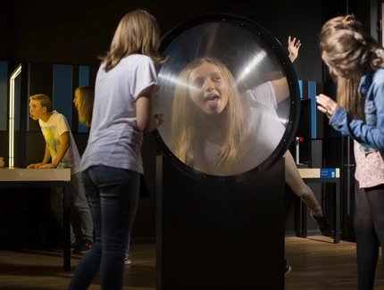 Schülergruppe im Science Center Spectrum Berlin