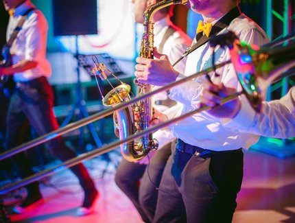 Music performance of a band 