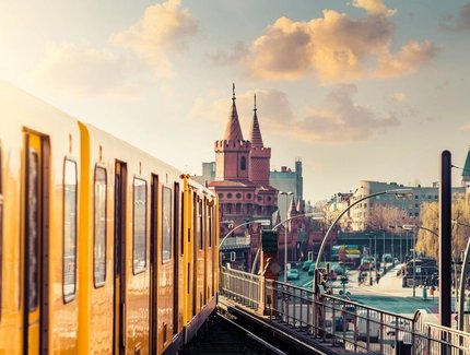 U-Bahn auf der Oberbaumbrücke in Berlin