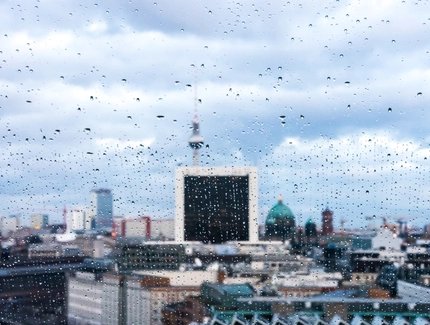 Blick auf Berlin-Mitte an einem Regentag