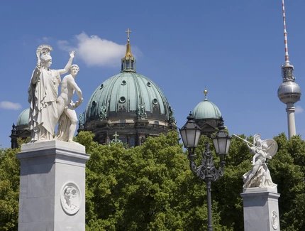 Blick von der Schlossbrücke auf den Berliner Dom
