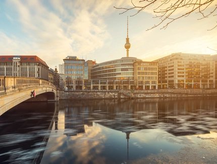 Friedrichsbrücke mit Spree und Fernsehturm