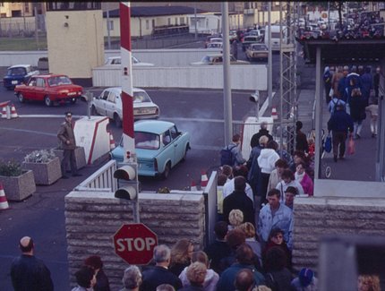 Ein- und Ausreiseverkehr an der Grenzübergangsstelle Chausseestraße
