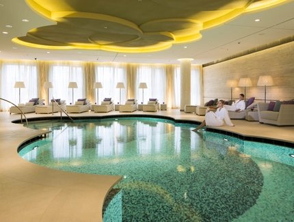 Wellness in Berlin: Pool at the Waldorf Astoria