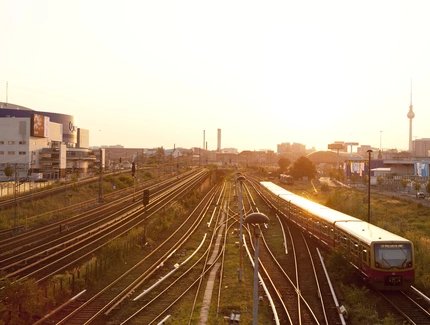 Blick von der Warschauer Brücke auf die S-Bahn