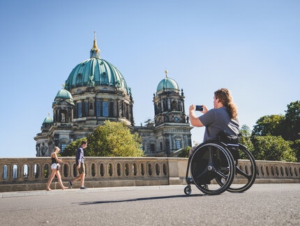 Barrier-free sightseeing with wheelchair at Berliner Dom