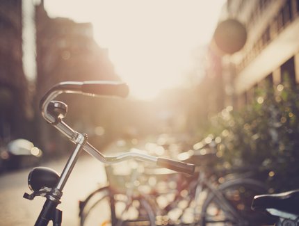 Fahrrad im Gegenlicht