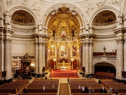 Interior de la catedral de Berlín mirando al este