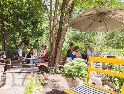 Café Eule in the green Gleisdreieckpark