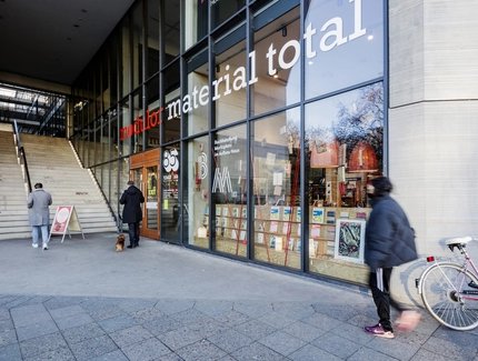 Schaufenster des Geschäfts Modulor Architektur- & Künstlerbedarf 