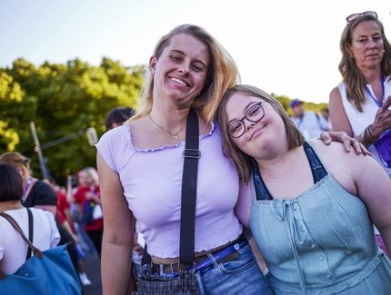 zwei Frauen bei der Athletendisko