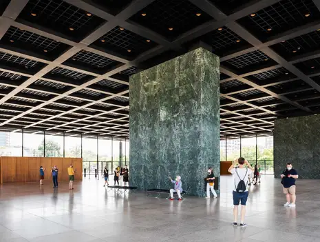 Mies van der Rohe: Less is more (in English)