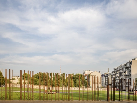 Exploring the Berlin Wall on Your Own