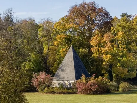 Between royal dreams, great powers and the Berlin Wall – a journey through time through the green Neuer Garten world heritage site