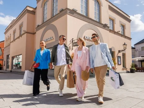 Sunday shopping on World Children’s Day, 20 September, at the Designer Outlet Berlin