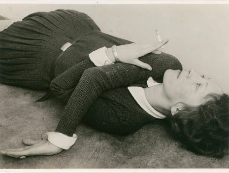 Between Camera and Society: A New Look at the Women Photographers of the Bauhaus (German)