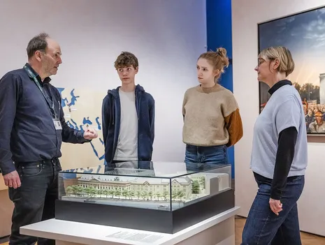 Führung in Einfacher Sprache: „Sammeln für Deutschland“? Das Museum unter vier Staatsformen