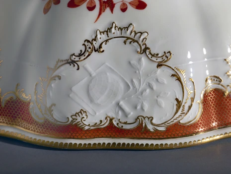 A Warm Bell for Peace: Table Culture and Politics