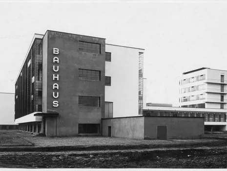 Guided tour in simple language: New Woman, New Vision. The Bauhaus photographers