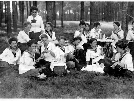 From the Archives to the Exhibition: Photographs of Water Sports (Curators’ Tour)