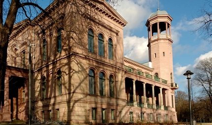 Schloss Biesdorf - Blick auf den sanierten Turm
