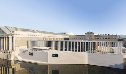 Eine Außenansicht des Pergamonmuseums und der James-Simon-Gallery auf der Museumsinsel Berlin