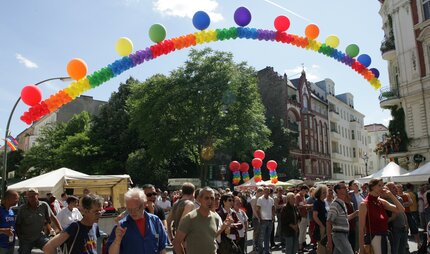 Das Lesbisch-schwule Stadtfest, Eisenacher Ecke Fuggerstraße mit Ballons