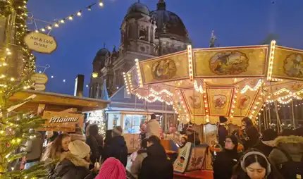 Historischer Weihnachtsmarkt auf dem Schlossplatz.