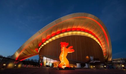 Die Berlinale im Haus der Kulturen der Welt Die erleuchtete Haus der Kulturen der Welt als Spielstätte bei der Berlinale