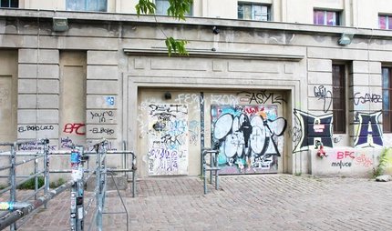 Eingangsbereich des Berghain Berlin, ein ehemaliges Heizkraftwerk