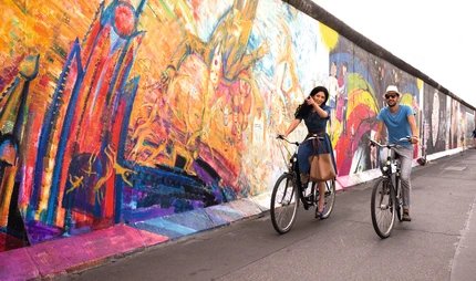 Cycling tour at the East Side Gallery in Berlin