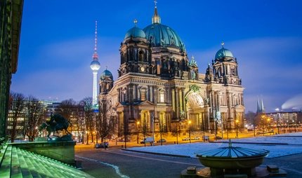 Berlin Dom und Fernsehturm im Winter