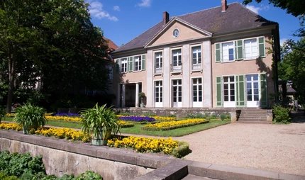 Blick vom Garten auf die Blumenterrasse der Liebermann-Villa