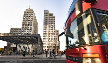 Stadtrundfahrt mit dem Bus durch Berlin