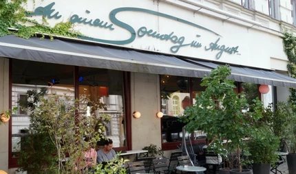 entry of the café " An einem Sonntag im August"