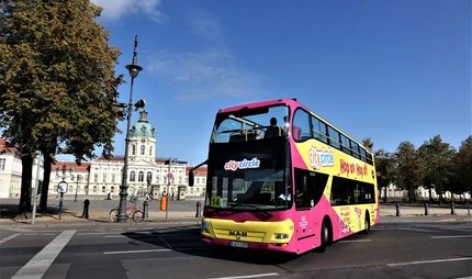 City Circle Bus Tour Hop on Hop off Schloss Charlottenburg 