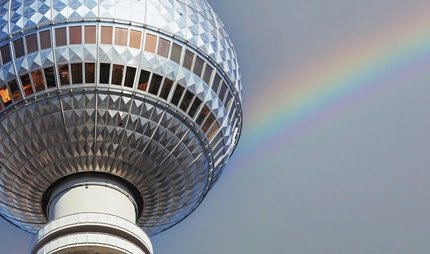 Fernsehturm mit Regenbogen