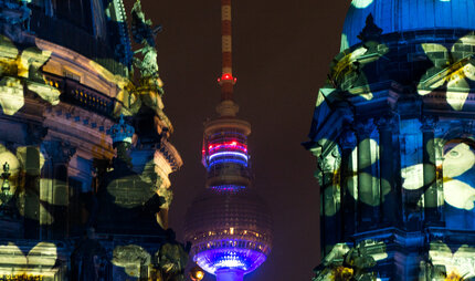 Dom und Fernsehturm beim Festival of Lights in Berlin