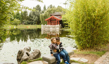 Visit with children to the Gardens of the World in Berlin