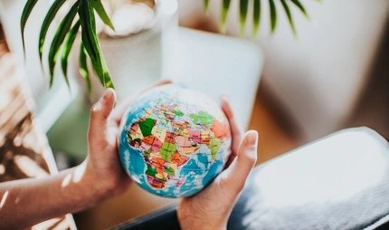 The Whole World in His Hands