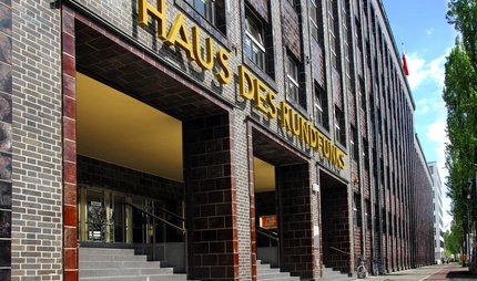 Eingangsportal Haus des Rundfunks in Berlin