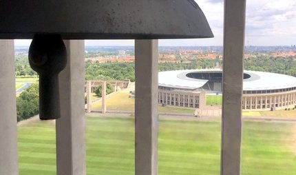Glockenturm am Olympiastadion in Berlin