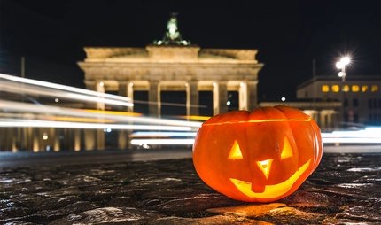 Pumpkin in front of the Brandenburg Gate Pumpkin in front of the Brandenburg Gate
