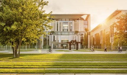 La Cancelleria federale a Berlino in una luce calda