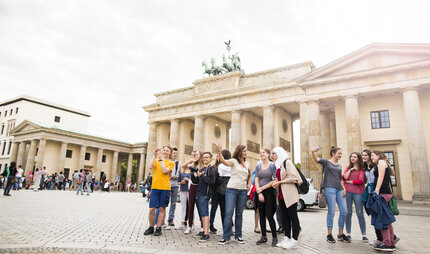 Gita in classe alla Porta di Brandeburgo a Berlino